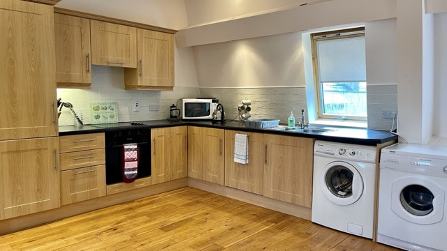 Fully equipped apartment kitchen with washing machine